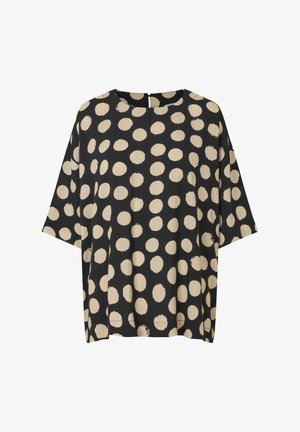 Zwarte korte mouwen top met grote beige stippen, gemaakt van zachte stof. Heeft een ronde hals en een comfortabele pasvorm. Geen zichtbare sluitingen.