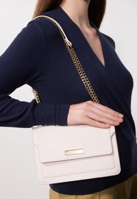 Non selezionato, off-white