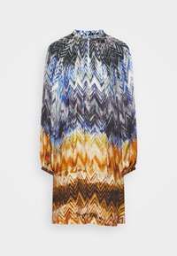 Långärmad klänning i lätt material med ett flerfärgat blixtlåsmönster i nyanser av blått, orange, brunt och krämfärgat, rund halsringning.