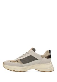 Jasno beżowe sneakersy z siateczkowymi panelami, suwedeowymi akcentami i teksturowaną podeszwą. Projekt zawiera subtelny złoty detal i czarny obcas.