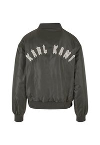 Bomberjacke aus dunkelgrünem Satin, mit gerippten Manschetten und Saum sowie großer weißer "KARL KANI" Stickerei auf dem Rücken.