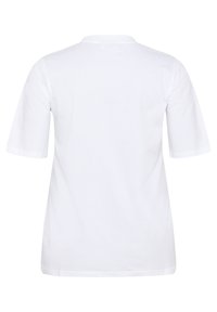 T-shirt blanc à manches courtes avec un col rond et une texture propre et lisse. Présente un design simple, sans ornements, ni coutures visibles, ni motifs.