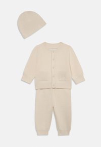 Calvin Klein Jeans CARDIGAN HAT GIFTBOX SET UNISEX - Pantalon classique - whitecap gray