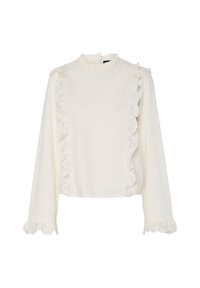 Blusa blanca de manga larga, con un cuello alto, borde de encaje festoneado a lo largo del frente y las mangas, y una tela suave y texturada.