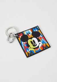 Portachiavi in gomma con un design colorato di Topolino su uno sfondo nero, attaccato a un anello in metallo argentato con un gancio.
