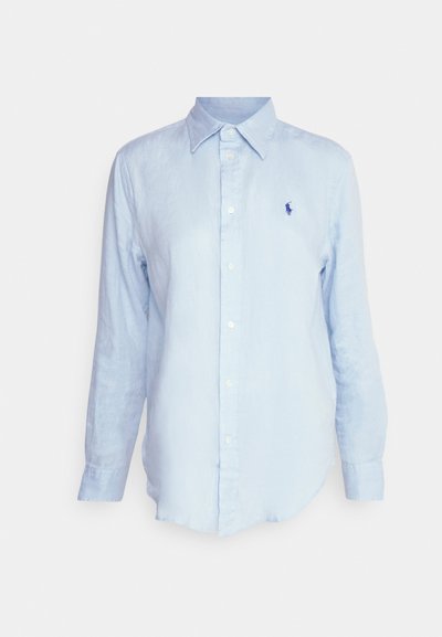 Hele sinine pika varrukaga särk, mis on valmistatud linast, klassikalise krae, nööbiga esiosa ja väikese broderitud logoga vasakul rinnal.