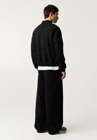 PULL&BEAR Pilotska jakna - black