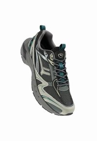 Trkačka cipela s gornjim dijelom od crne mrežice, sivim kožnim detaljima, tirkiznim vezicama i debelim sivim đonom. Ima reflektirajuće detalje i trakicu za povlačenje.