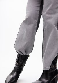 LOLA CASADEMUNT - Botki kowbojki i motocyklowe