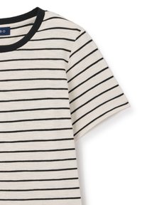T-shirt a righe con base crema e sottili strisce nere, scollatura rotonda e maniche corte. Tessuto morbido con una consistenza liscia.
