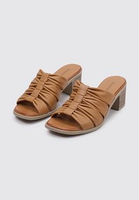 Sandra Fontán TILO - Heeled mules - camel