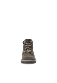 Braune Wildleder-Ankle-Boots mit runder Zehenform, Schnürung vorne und seitlichem Reißverschluss. Mit beigen Akzenten und Gummisohle für guten Halt.