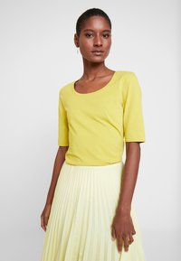 OPUS SLIM FIT ROUND NECK - T-shirt basic - green leaf