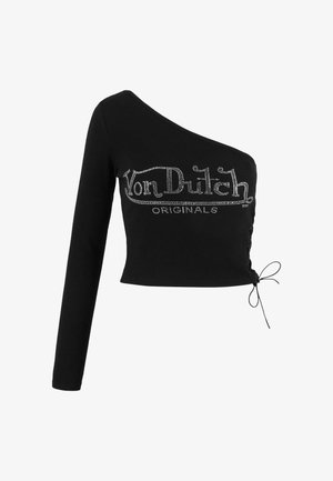 Juodas trumpas viršus su viena ilga rankove, su šoniniu raišteliu ir rhinestone dekoracijomis, kurios rašo "Von Dutch Originals."