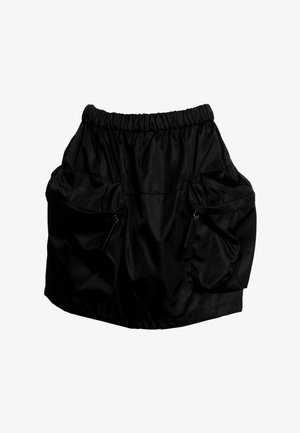 Jupe noire avec taille élastique et grandes poches latérales, avec des détails de fermeture éclair sur fond blanc.