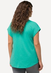 Ulla Popken ANIMAL CAP SLEEVE GRAPHIC - Triko s potiskem - turquoise green