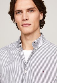 Tommy Hilfiger SOFT EASY - Shirt - desert sky/optic white