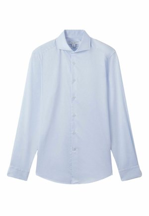 Chemise à manches longues bleu clair en tissu lisse. Elle présente un col classique, des boutons sur le devant et des poignets à boutons, avec une coupe ajustée.