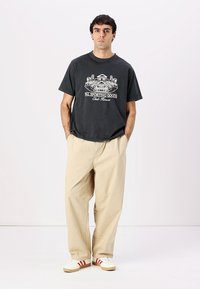 Pal Sporting Goods AIR BOAT UNISEX - Μπλουζάκι με στάμπα - caviar