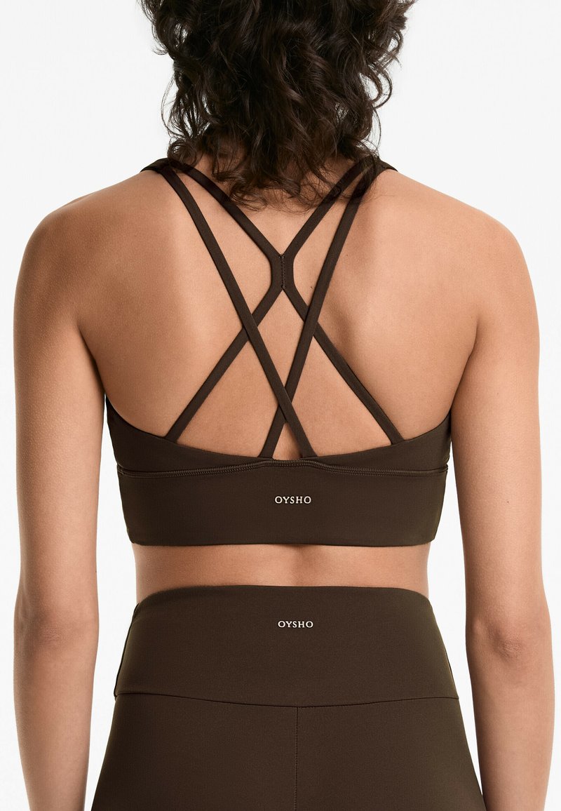 OYSHO STRAPPY BACK - Sportski grudnjak s blagom potporom - brown