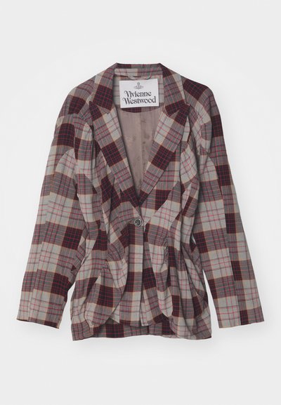Blazer de cuadros en tonos gris, rojo y marrón. Presenta un cierre de un solo botón, solapas puntiagudas y hombros estructurados con detalles de tela fruncida.