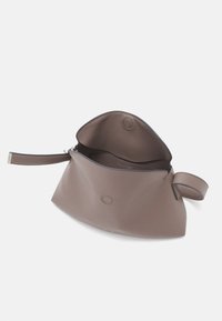 Calvin Klein SOFT SCULPT SHOULDER BAG - Kabelka - cinder