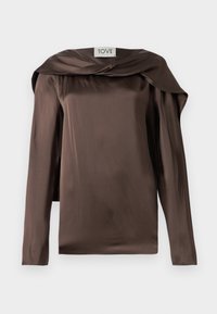 Καφέ σατέν μπλούζα μακρύ μανίκι με καπέλο οβάλ λαιμόκοψη και χαλαρή εφαρμογή. Απαλή υφή με διακριτή γυαλάδα, προσφέροντας μια κομψή εμφάνιση.