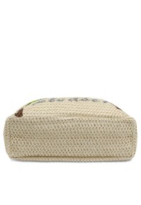 Gewebte Strohtasche in Creme mit grünen und braunen Akzenten. Rechteckige Form mit texturierter Oberfläche und kontrastierenden Nähdetails.