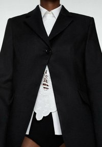 Mango Kratka jakna - black