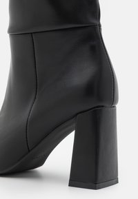 RAID Wide Fit Botas - black