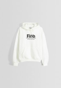 Sudadera blanca con bolsillo canguro en la parte delantera, capucha ajustable con cordón y texto negro que presenta frases motivacionales. Textura de tela suave.