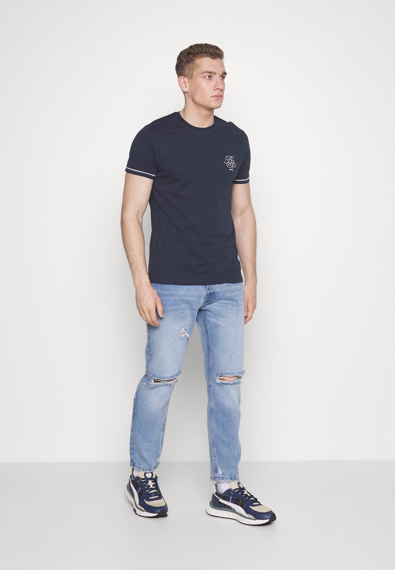 Herren Skinny Fit | Brave Soul CHEROKEEMB Jeans Straight Leg mid blue wash/blau - RA25421 Herren Skinny Fit | Brave Soul CHEROKEEMB Jeans Straight Leg mid blue wash/blau - RA25421