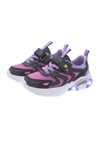 Sneaker viola e rosa con tomaia in rete, dettagli neri, chiusure in velcro e suole luminose con un design arcobaleno.