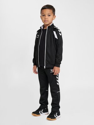 Hummel, Pantaloni sportivi - black white