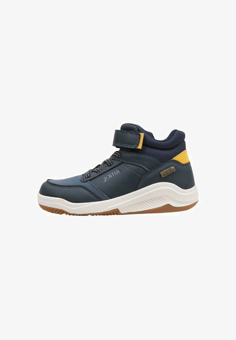 Baskets montantes en marine et jaune, avec une tige en cuir lisse, un col rembourré, une sangle Velcro et une semelle en caoutchouc clair avec des accents texturés.