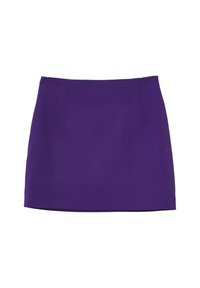 Mini gonna viola in tessuto liscio, con due pieghe frontali, design aderente e orlo dritto. Adatta per un abbigliamento casual.