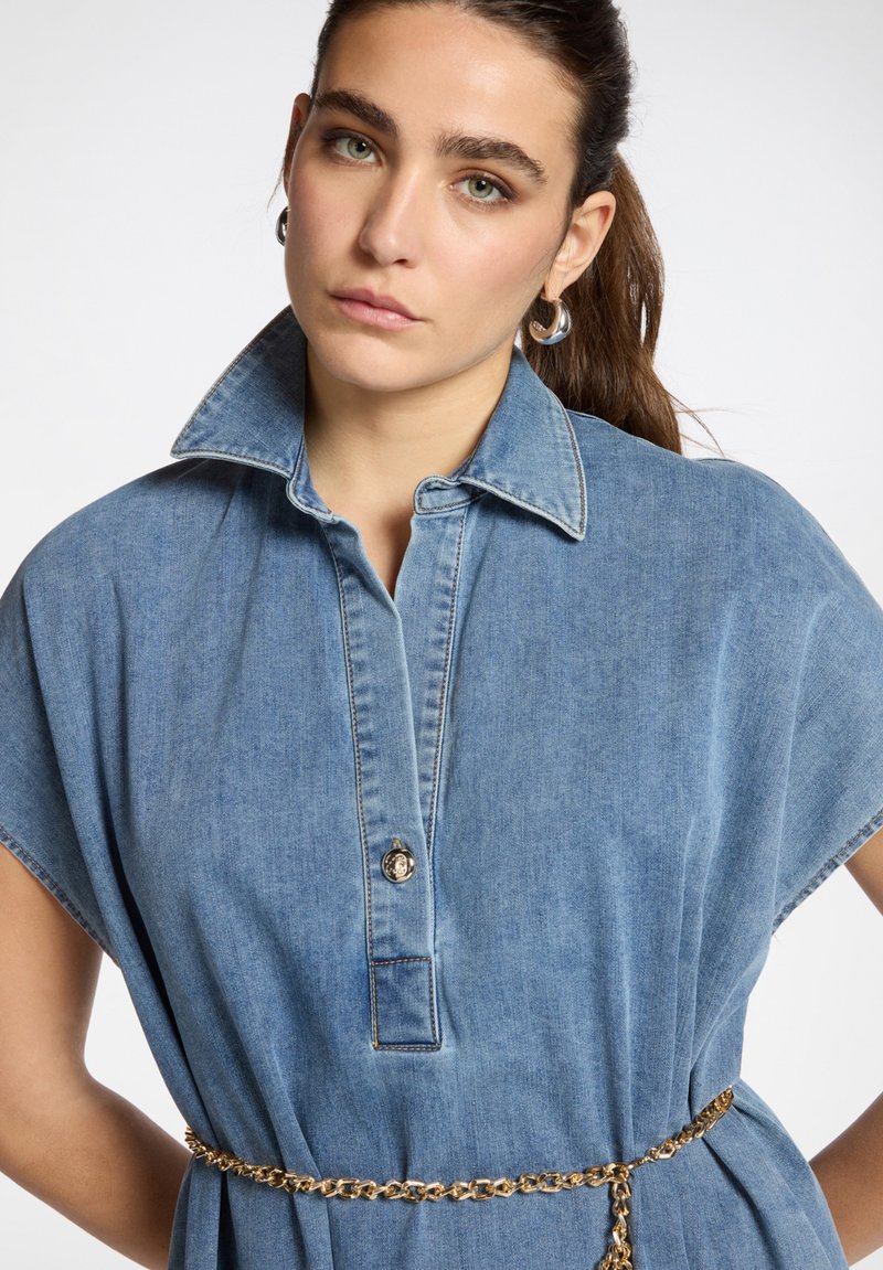 Elena Mir CON CINTURA - Denim dress - azzurro/light blue - Zalando