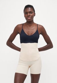 MAGIC Bodyfashion BODY CONTROL BERMUDA - Shapewear - latte
