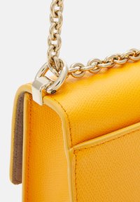 Furla MINI CROSSBODY - Borsa a tracolla - curcuma