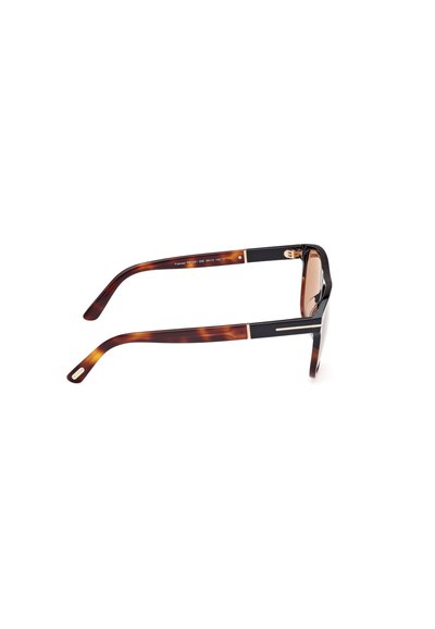 Gafas de sol carey con montura rectangular, acento negro en las patillas, brazos delgados y un acabado brillante. Las lentes están ligeramente tintadas.