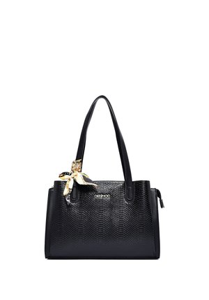Sac à main en cuir noir texturé avec deux poignées et un petit foulard décoratif à motifs noué sur une des poignées.