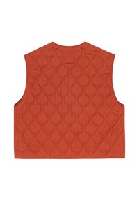 Prošívaná vesta v bohaté terakotové barvě, s vzorovou texturou zakulacených tvarů, bez rukávů a jednoduchým zadním dílem bez zapínání.