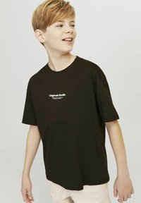 Jack & Jones Junior JORVESTERBRO SS CREW NECK NOOS - Triko s potiskem - chocolate torte