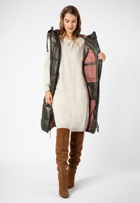 Sublevel Weste - dark green