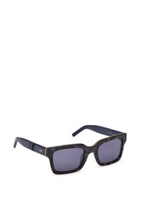 Aurinkolasit, joissa on paksu, tumma kilpikonnakuosiset kehykset, harmaat linssit, kultaiset yksityiskohdat ylhäällä sekä siniset templesit, joissa on teksturoitu yksityiskohta.