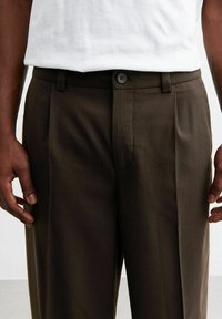 New Look RELAXED PLEATED - Pantalon classique - dark brown