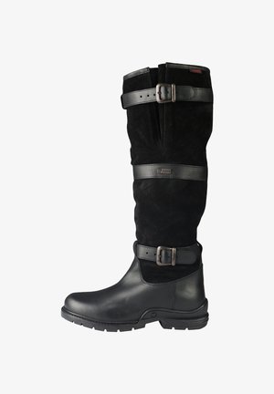 Stivali alti neri da equitazione realizzati in pelle e camoscio, con un corpo testurizzato, cinturini regolabili e una suola spessa.