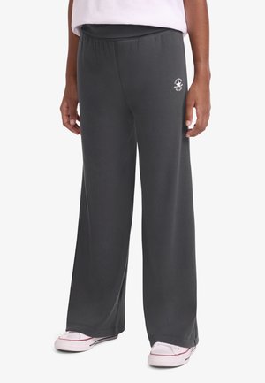 - Spodnie materiałowe