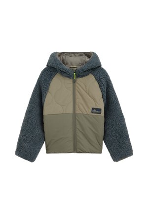 Kapuzensweatshirt mit blauen Fleecefäusteln und oberem Rückenteil, gesteppte grüne Vorderpaneele, Frontreißverschluss und kleinem Logopatch auf der Brust.