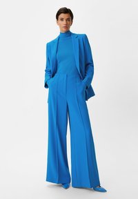 comma MIT PINTUCKS - Trousers - royalblau